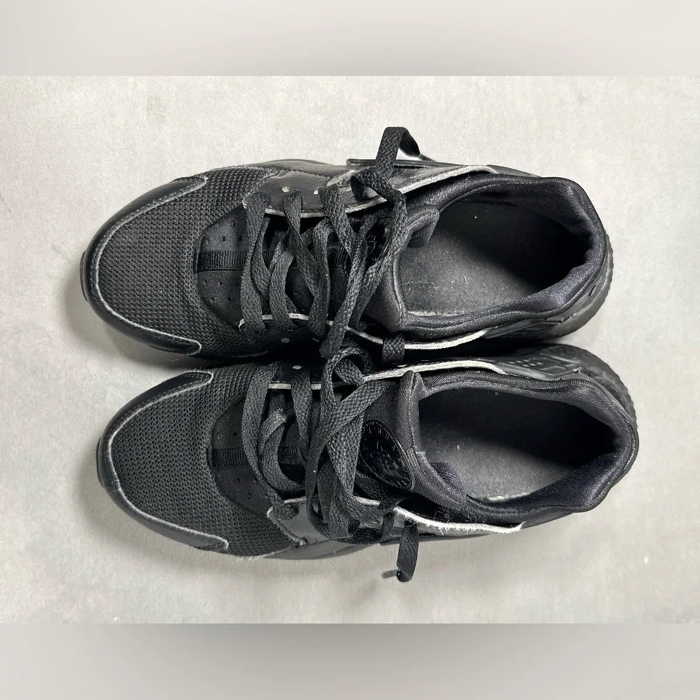 Nike Air Huarache Triple Black Sneakers | Size 5y